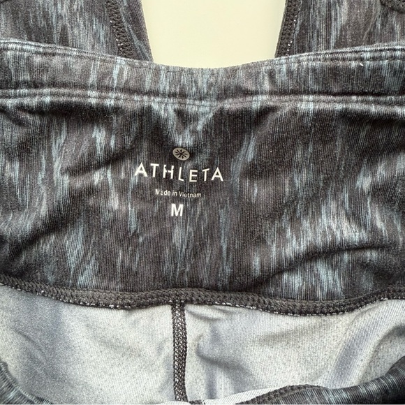Athleta Reptile Relay Capri Leggings Size Medium - Picture 3 of 9
